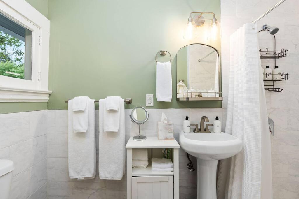 Grape Escape Inn & Suites Lodi Ngoại thất bức ảnh